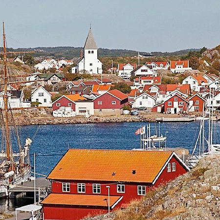 4 person holiday home in Skärhamn Exteriör bild