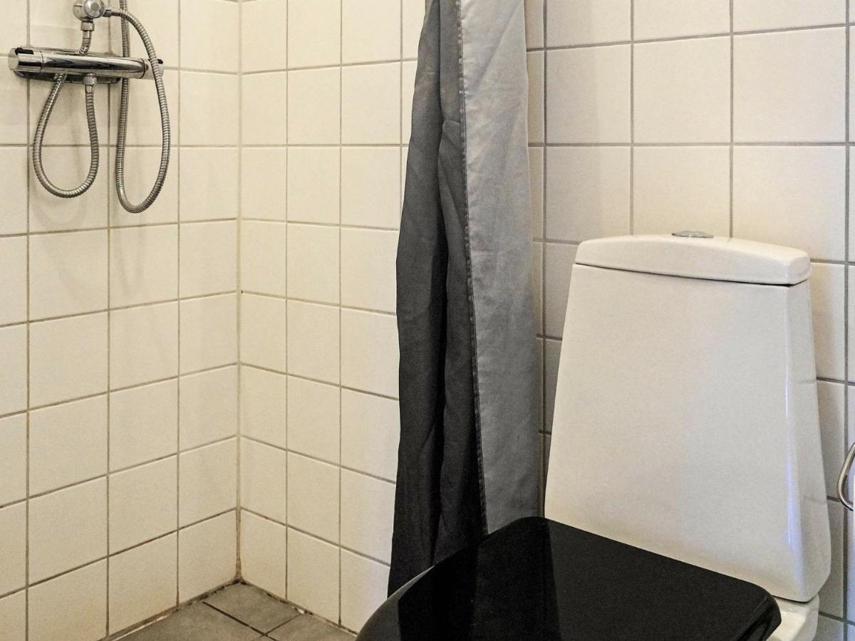 4 person holiday home in Skärhamn Rum bild