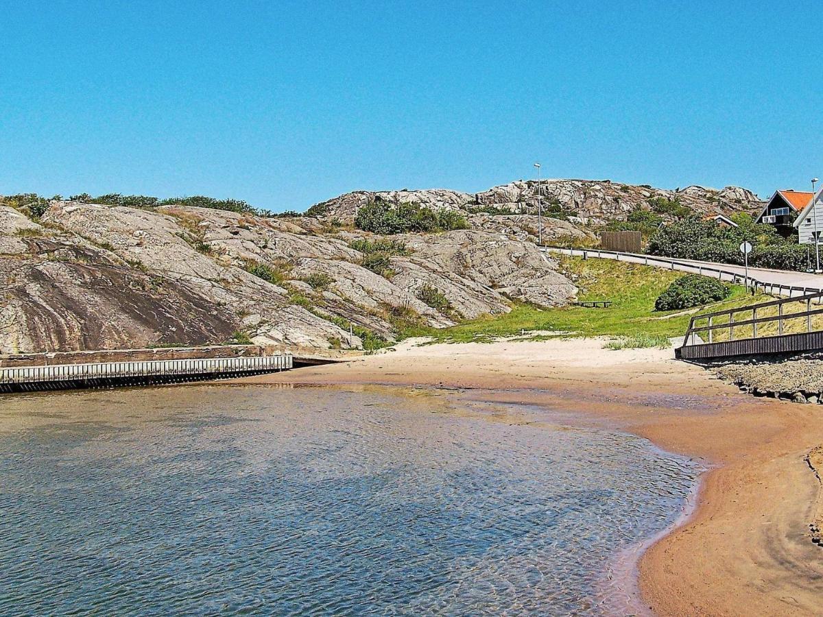 4 person holiday home in Skärhamn Rum bild