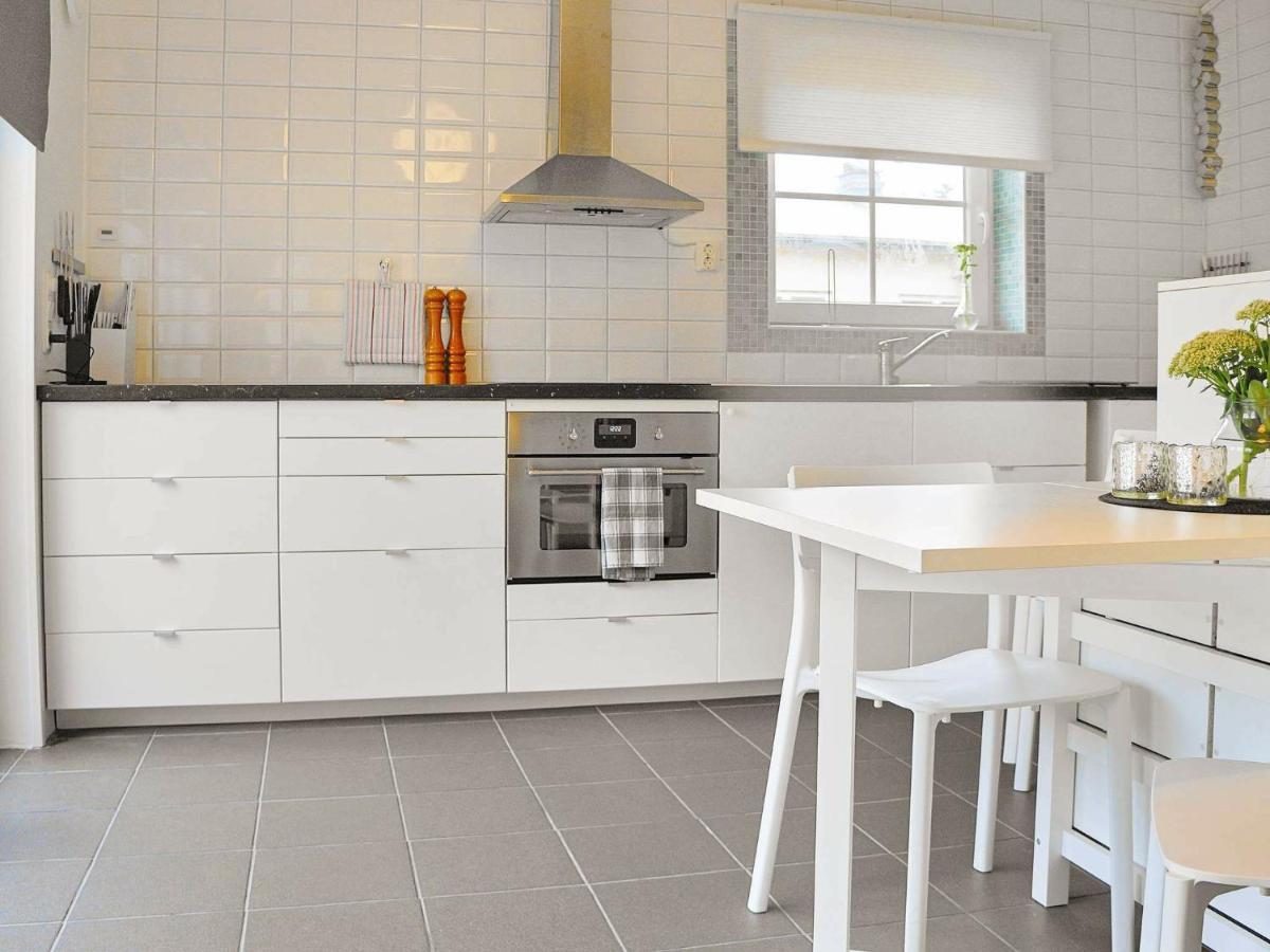 4 person holiday home in Skärhamn Exteriör bild