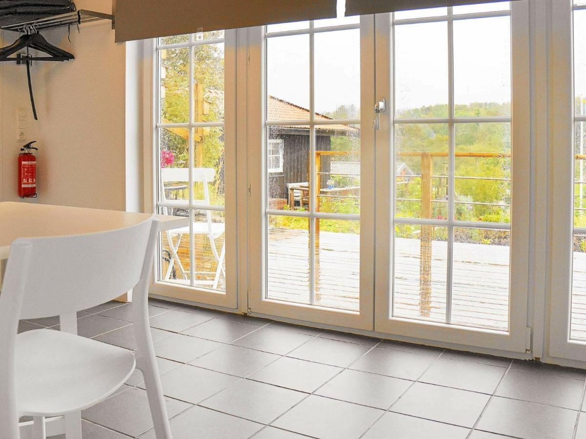 4 person holiday home in Skärhamn Exteriör bild