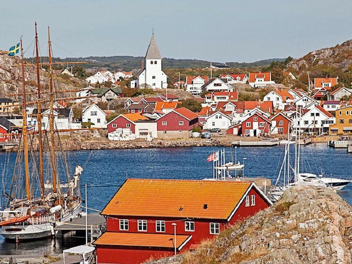 4 person holiday home in Skärhamn Exteriör bild
