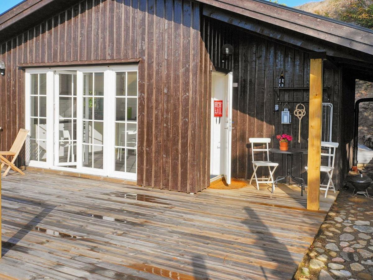 4 person holiday home in Skärhamn Exteriör bild